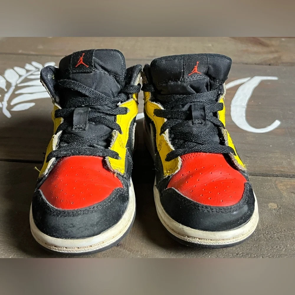 Nike Air Jordan 1 Mid Amarillo Sneakers Kids Shoes 9C - Picture 5 of 8